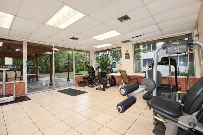 Building Photo - 17890 W Dixie Hwy