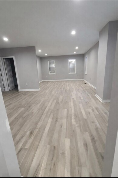 Building Photo - 308 King St