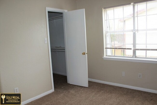 Building Photo - 3906 Charolais Dr