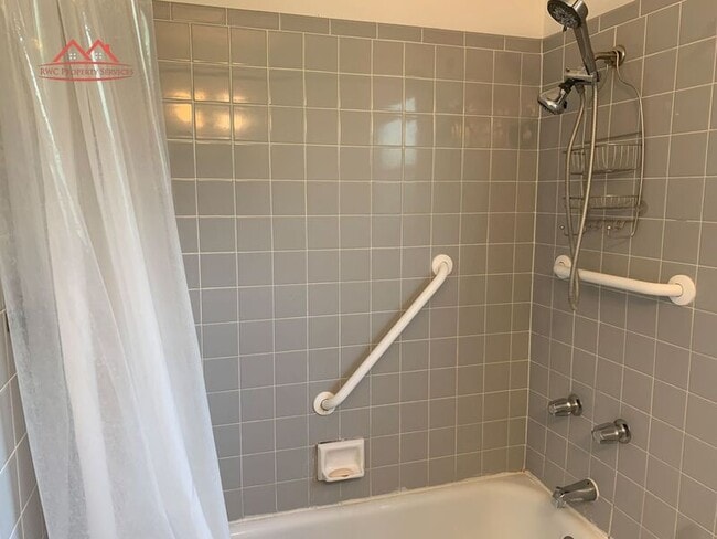 Building Photo - 1385 Ranchita Dr