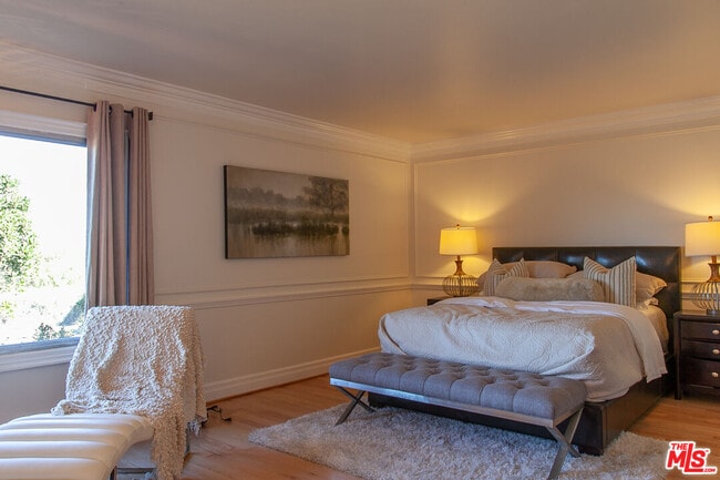 Building Photo - 4804 La Villa Marina