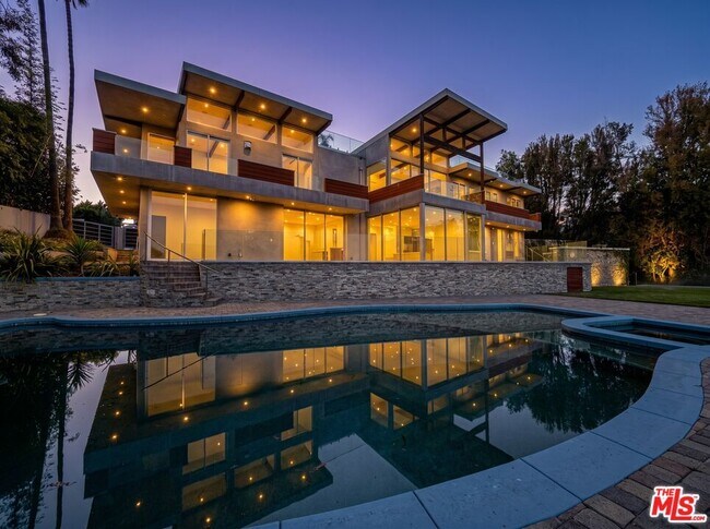 Building Photo - 770 Paseo Miramar
