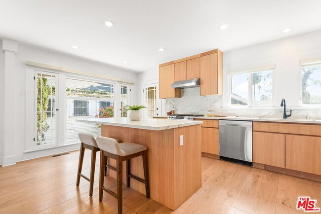 Building Photo - 1107 S St Andrews Pl