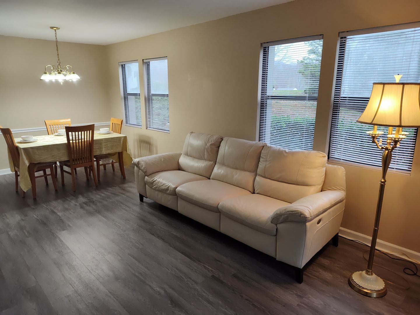 Building Photo - 301 Abbey Cir