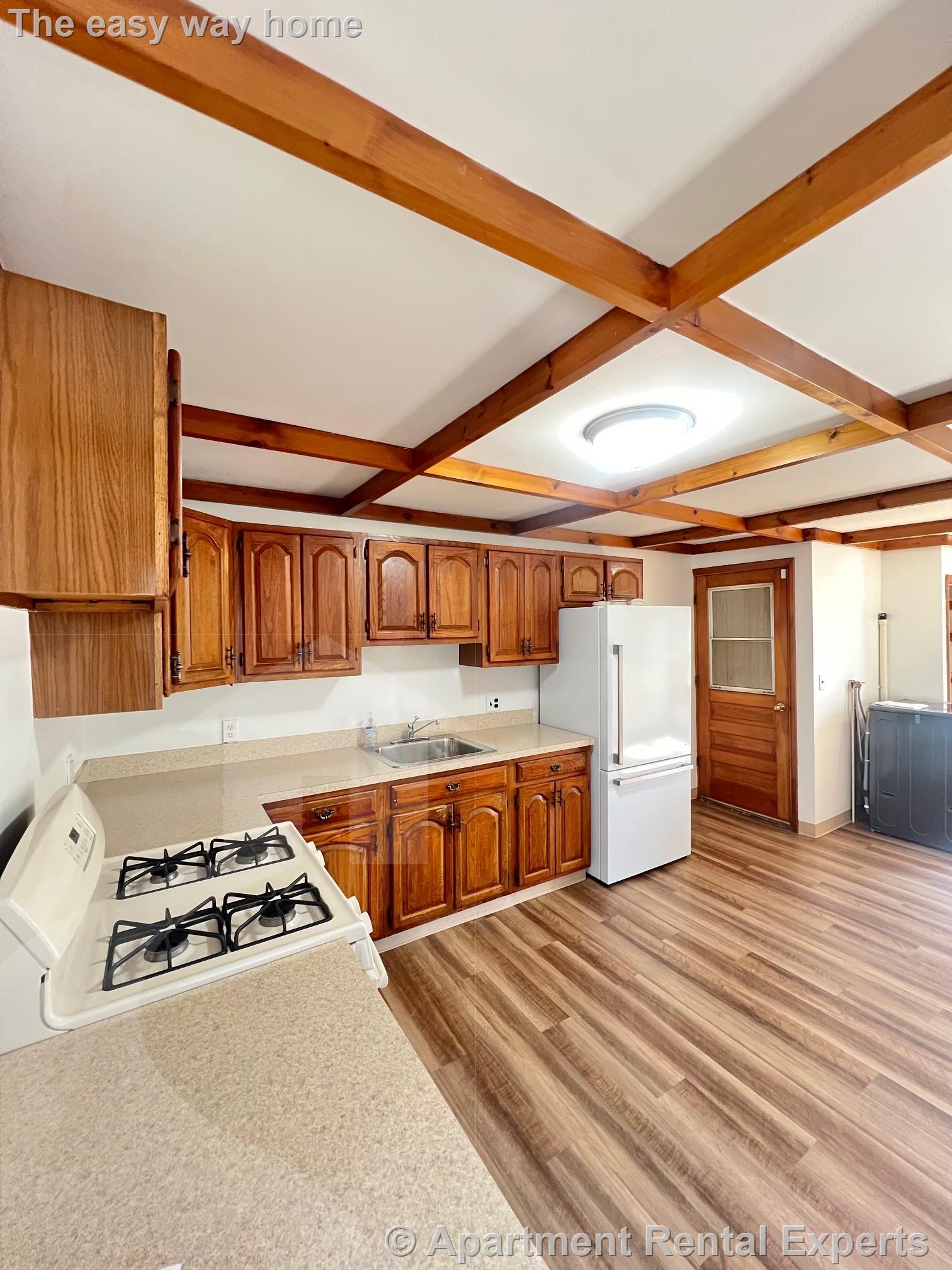 Building Photo - 114 Thorndike St