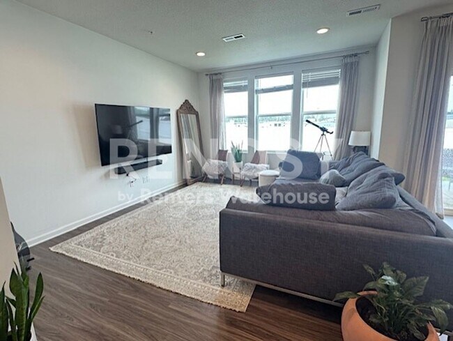 Building Photo - PRIME 3BD/2.5BA TOWNHOUSE IN MAPLE GROVE