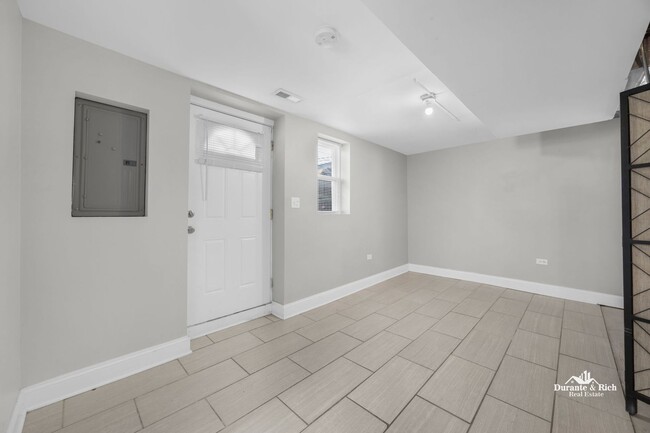 Building Photo - Perfect Single Family Home in Evergreen Park