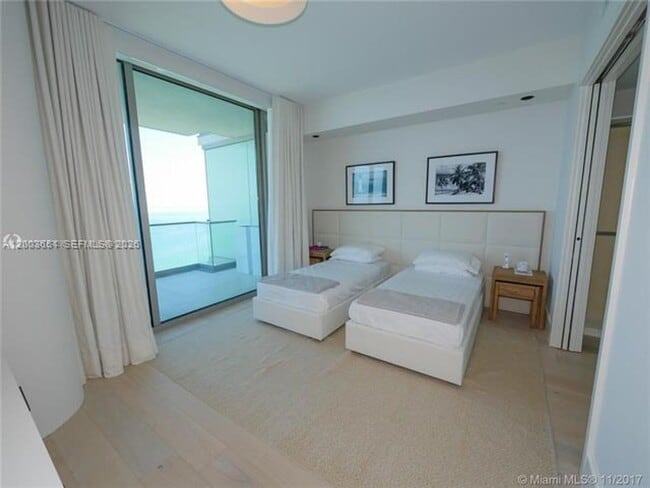Building Photo - 10201 Collins Ave