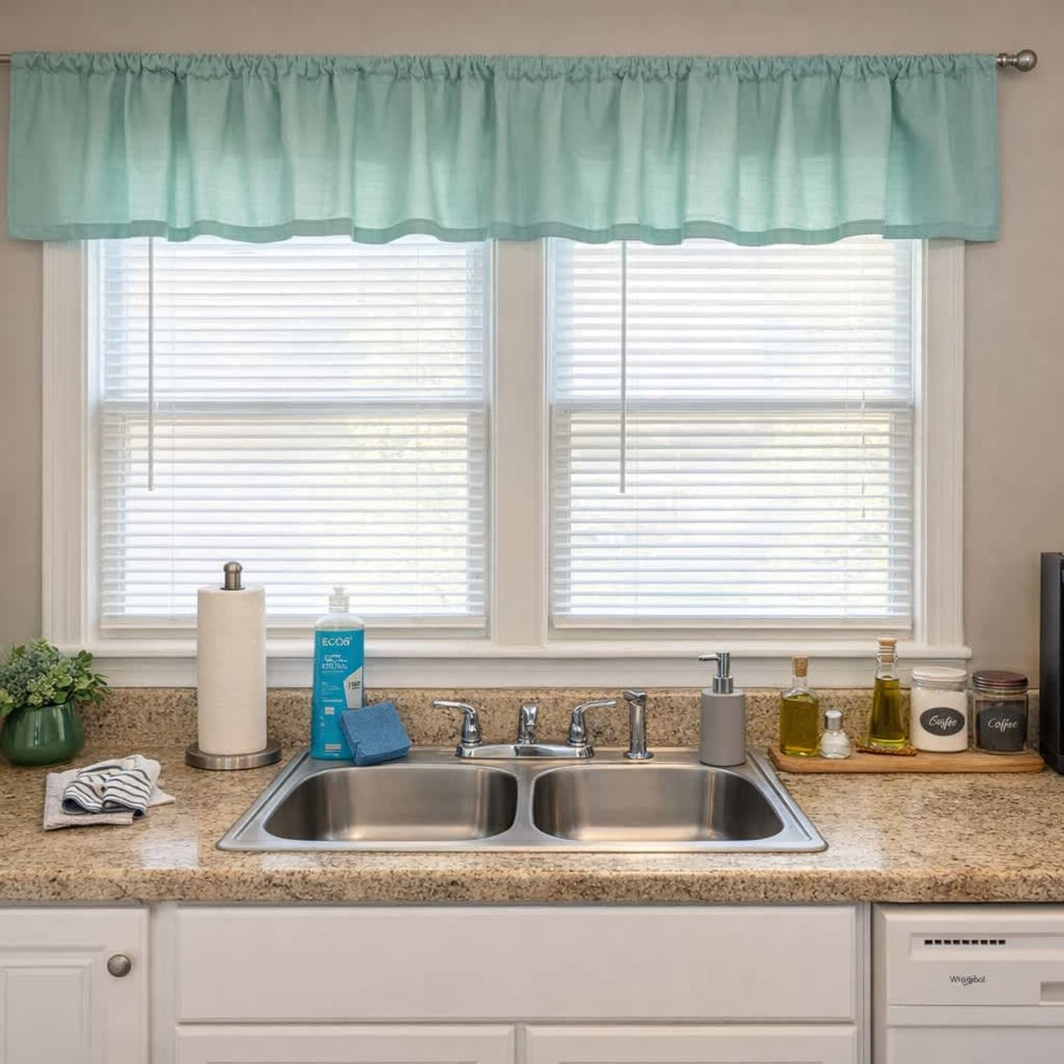 Building Photo - 905 Hill St