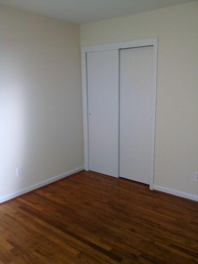 Building Photo - 529 Hillsborough St