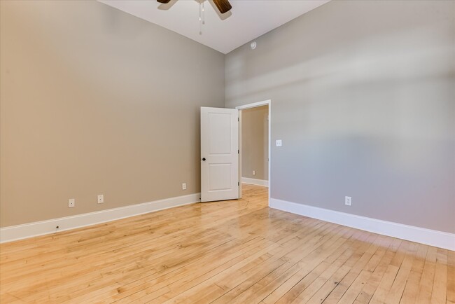 Building Photo - 936 Broad St