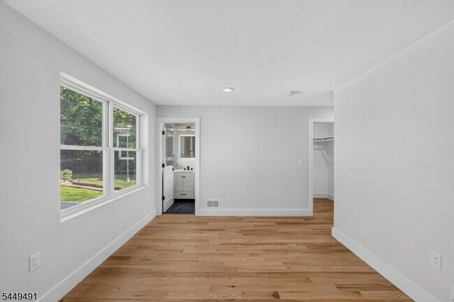 Building Photo - 62 Hillside Ave