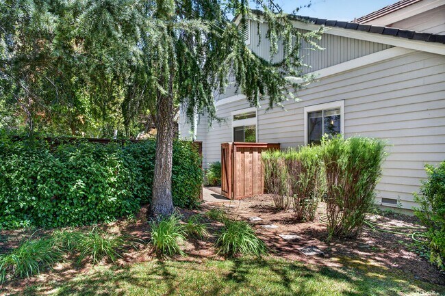 Building Photo - Single-Story Black Diamond Beauty on a Quiet Court with Private Backyard!!