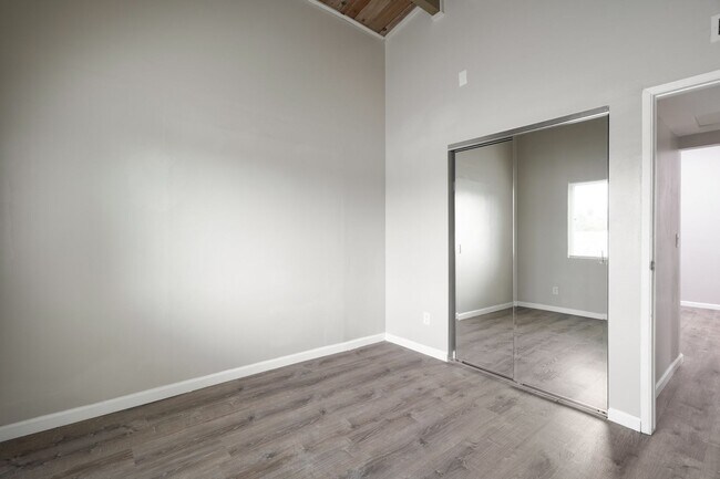 Building Photo - Attached garage!