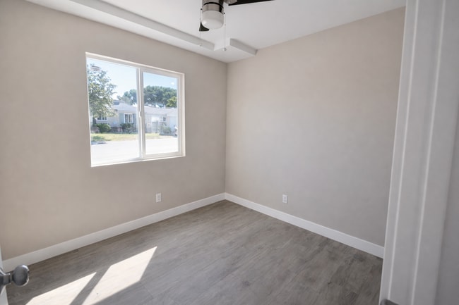 Building Photo - 3 Bed / 1 Bath – Prime Rockford Dr Location (Walk to Campus!)