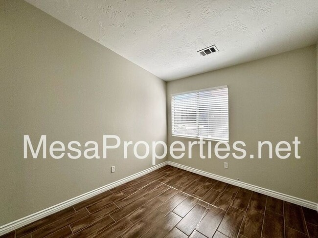 Building Photo - 15512 Yates Rd
