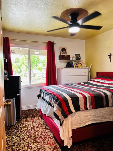 Building Photo - 1908 E Calico