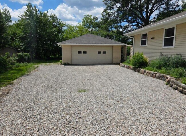Building Photo - 1750 Bade Rd