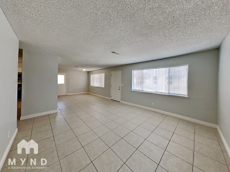 Building Photo - 893 W Carey Ave