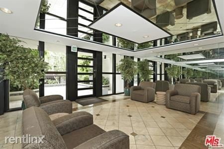 Building Photo - 2 br, 3 bath House - 851 N Kings Rd Apt 101