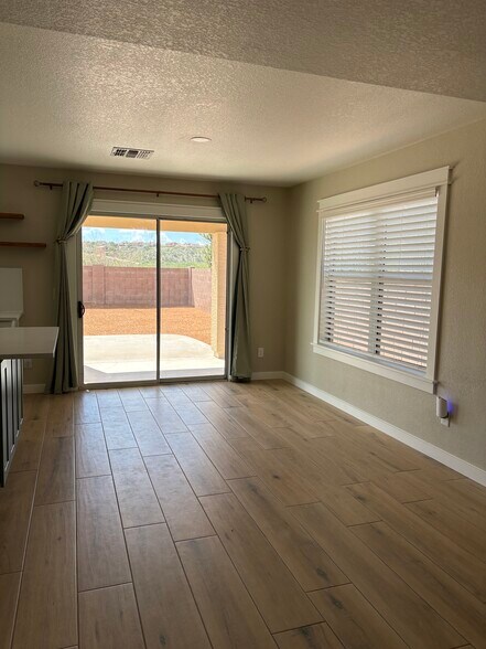 Building Photo - 10552 S Sunshower Way