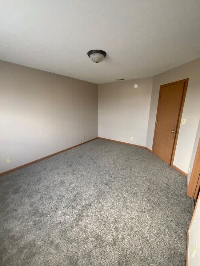Building Photo - 2383 Edison Dr