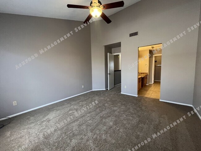 Building Photo - Charming 3 Bedroom, 2.5 Bath Home in North...
