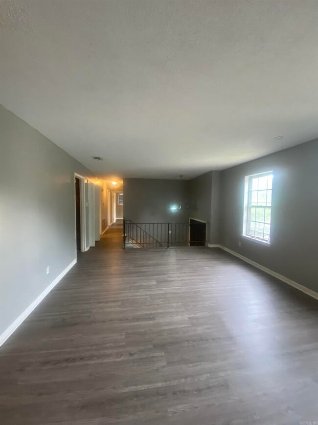Building Photo - 318 Alamo Dr