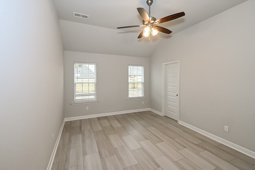 Building Photo - 8105 Aiden Rd