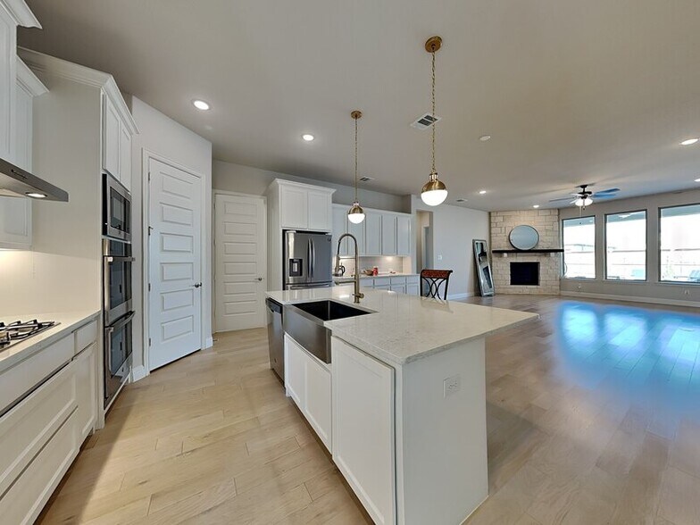 Building Photo - 721 Precious Dr