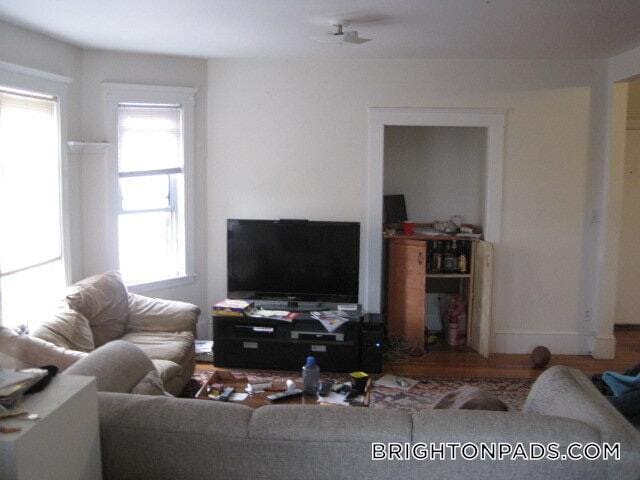 Building Photo - 345 Market St