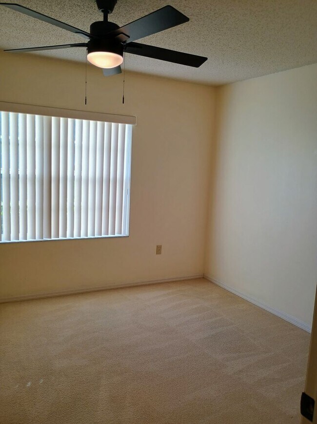 Building Photo - 2 bedroom 2 bathroom Large House for rent ...