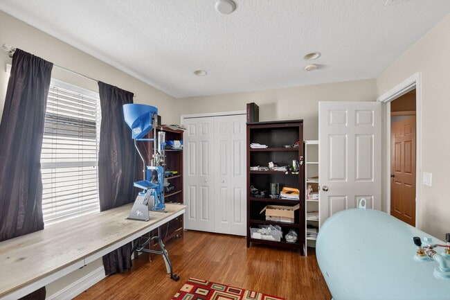 Building Photo - 2725 Pointe Cir