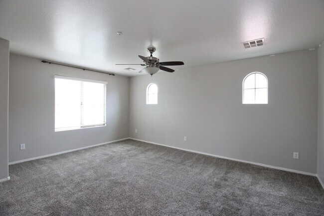 Building Photo - 3221 E Virgil Dr