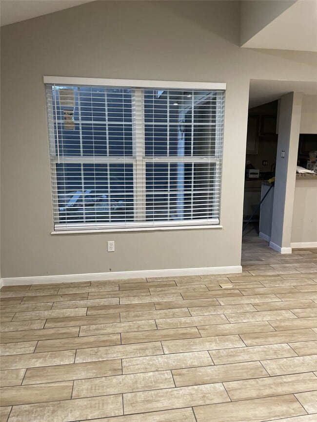 Building Photo - 10315 Sommerville Ave