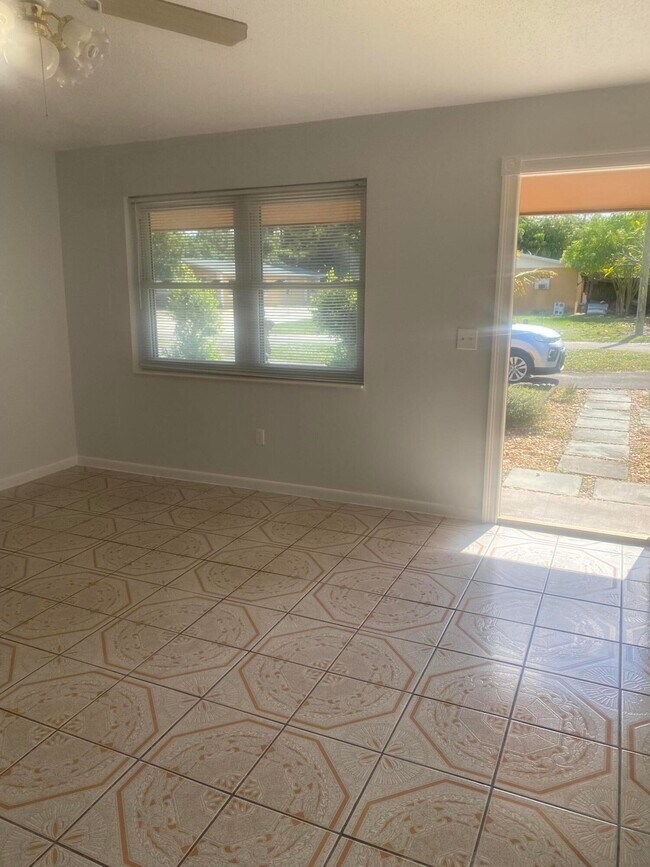 Building Photo - 4365 Edward Rd