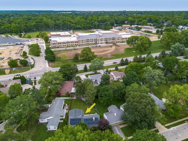 Building Photo - 258 N Sinsbury Dr