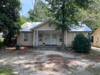 Building Photo - 1609 Iola Dr