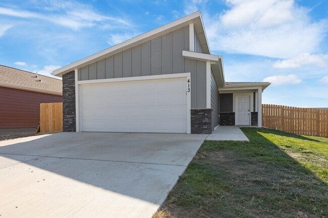 Building Photo - 413 Henry Potter Rd