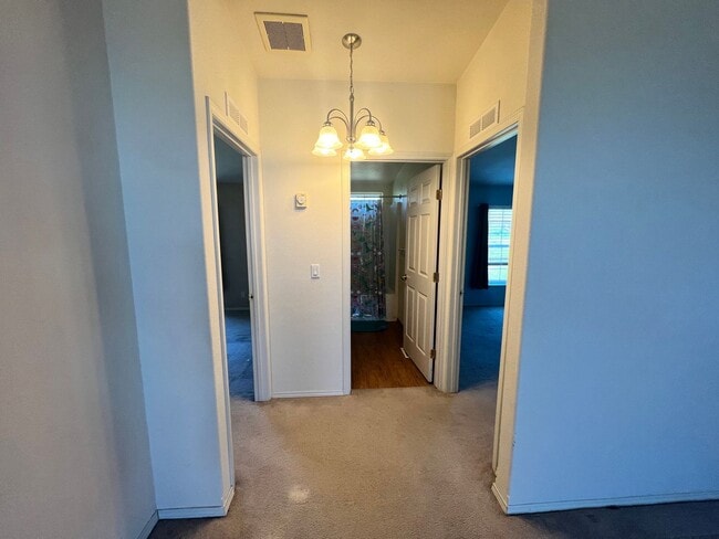 Building Photo - 4 Bed 3 Bath Home with Expansive Country V...