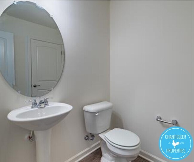 Building Photo - 10 Rochambeau Ct