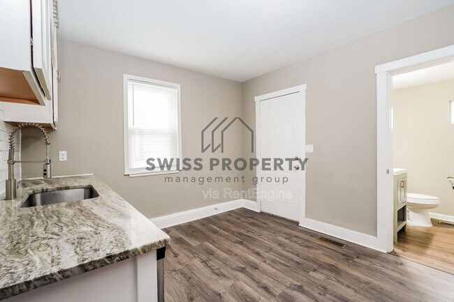 Building Photo - 761 Seymour Ave