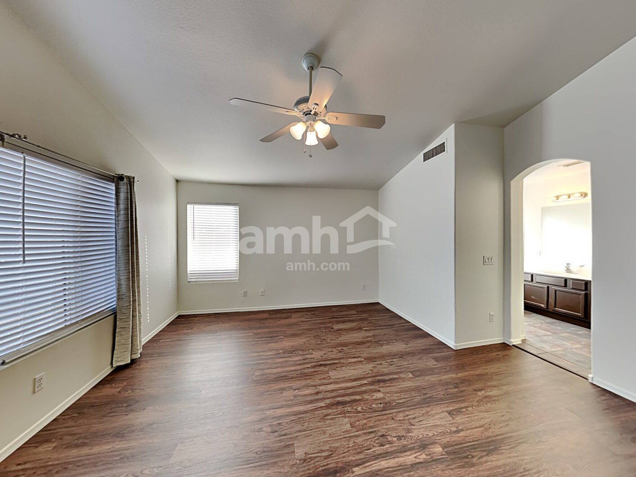 Building Photo - 1303 N Balboa Dr