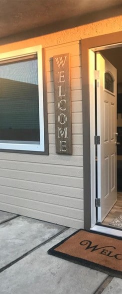 Building Photo - 828 S Falcon St