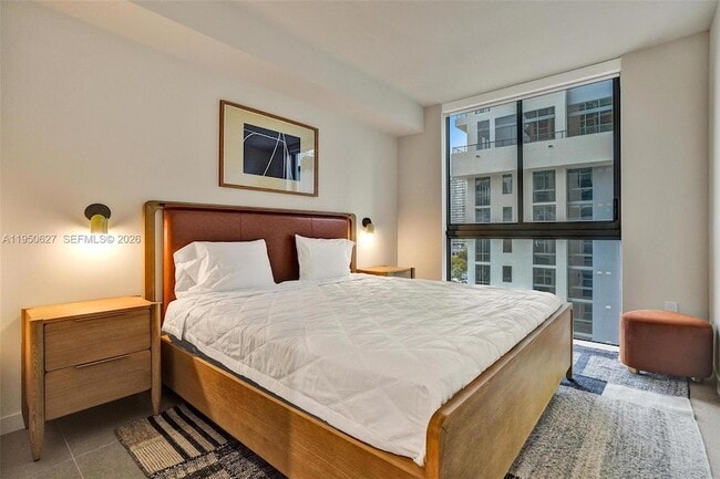 Building Photo - 11 NE 6th St