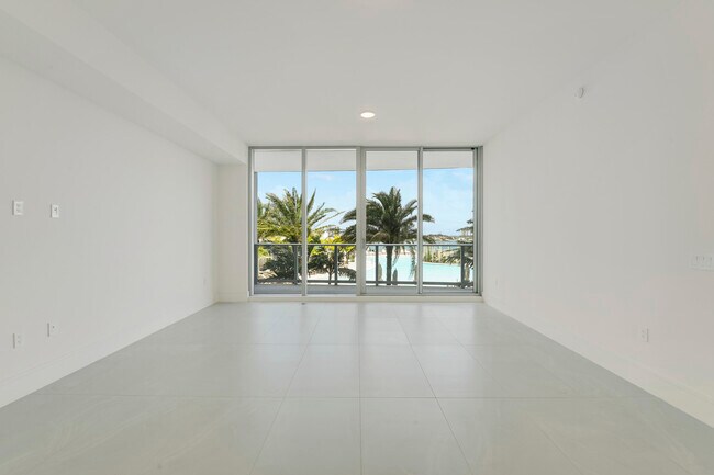 Building Photo - 220 Lake Shore Dr