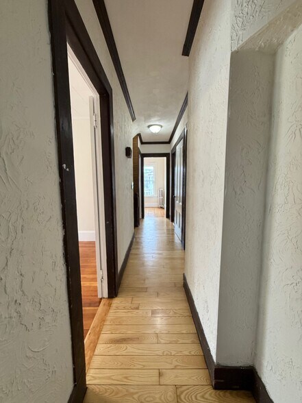 Building Photo - 5 Alcott St