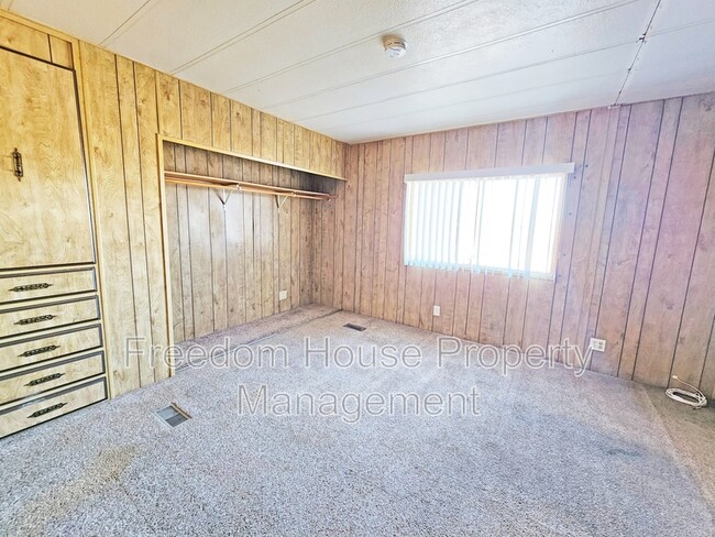 Building Photo - 1170 Comstock Cir W