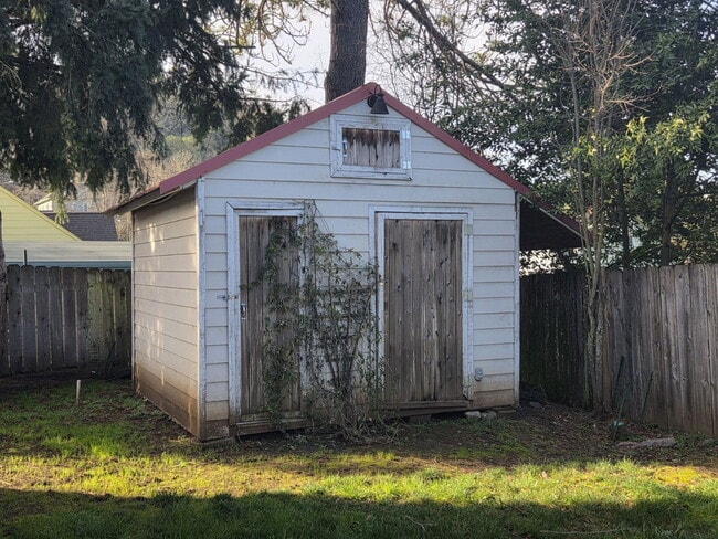 Building Photo - 1764 SE Douglas Ave