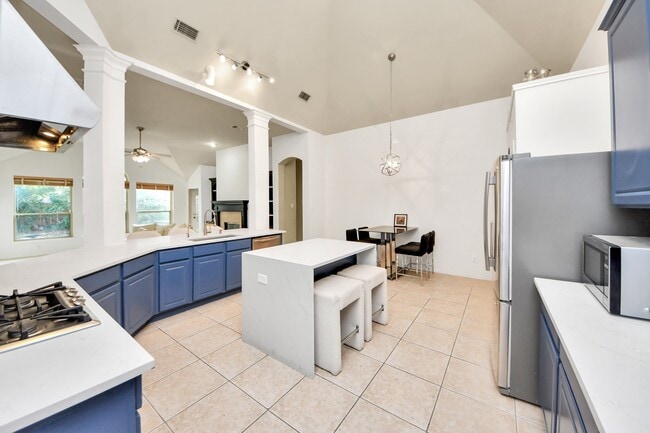 Building Photo - 3818 S Barnett Way